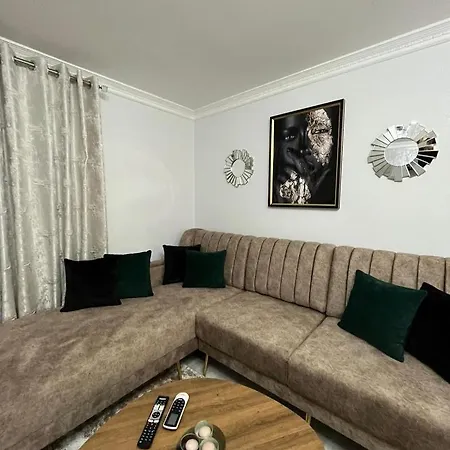 Luxury Apartamento Golem (Tirana)